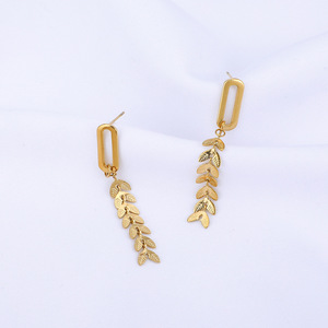 Pendientes de acero inoxidable de estilo europeo y americano, pendientes con diseño de hojas de <span class=keywords><strong>trigo</strong></span> cruzadas y de viento frío, 2022 - Product Image 5