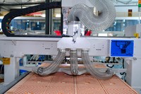 Routeur CNC à bois 3 axes certifié CE, haute précision, fonctionnement stable pour la gravure et la découpe de meubles, de signalétique publicitaire et d'objets artisanaux