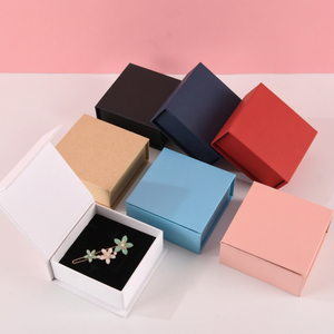 Boîte d'emballage de bijoux en carton écologique à rabat personnalisée avec logo professionnel pour boucles d'oreilles, anneaux, colliers, bracelets - Product Image 1