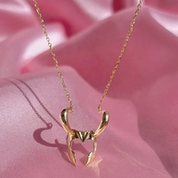 Nueva fábrica de personalidad, venta al por mayor, joyería de mujer, collar de casco de acero inoxidable chapado en oro a la moda, collares de Marvel