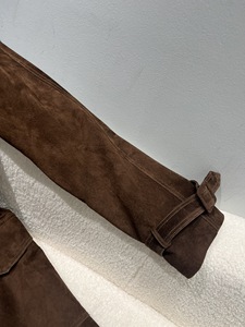 Cappotto Lungo in Pelle Scamosciata su Misura per Donna con Tasche e Cintura - Product Image 4