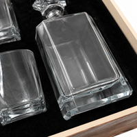 Ensemble de carafe à whisky carrée en verre avec 4 verres à whisky, en stock à l'étranger, dans une boîte en bois brûlé, pour distilleries et clubs privés