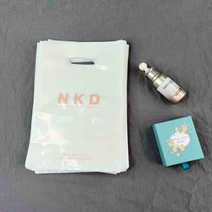 Bolsas de Compras Blancas Personalizadas con Logotipo Impreso, Bolsas de Regalo Promocionales de Plástico con Asa Troquelada para Boutique de Ropa - Product Image 3