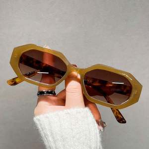 Lunettes de soleil rétro 2025 pour hommes et femmes, dégradé de couleurs gelée, protection UV400, petites lunettes de soleil carrées polygonales - Product Image 3