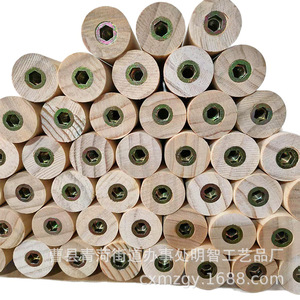 Varillas redondas de madera de pino con rosca para uso en tiendas de campaña y como perchas para ropa. - Product Image 4