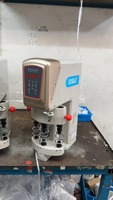 Machine à coudre électrique QS-818DB-3 à trois têtes tout-en-un pour la pose de boutons-pression, de œillets et de fixations