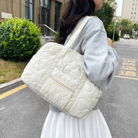 Sac à main personnalisé avec logo, motif cœur matelassé, couleur unie, fermeture éclair, sac à main pour femme, voyage d'hiver, mode, grande capacité, sac fourre-tout, sac à bandoulière