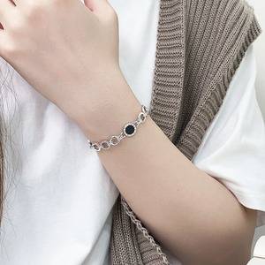 Pulsera de plata de ley S925 con esmalte negro, diseño de números romanos para mujer, uso diario, joyería geométrica con cadena de eslabones - Product Image 1