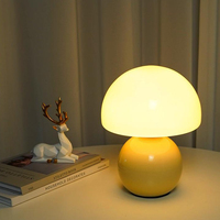 Petite lampe de table en forme de champignon blanc avec base en céramique, abat-jour en plastique, lumière LED à intensité variable, veilleuse pour salon, décoration de la maison