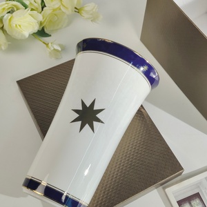 Vase de table en céramique contemporaine de luxe - Vase écologique pour arrangement floral pour la décoration de la maison - Product Image 1