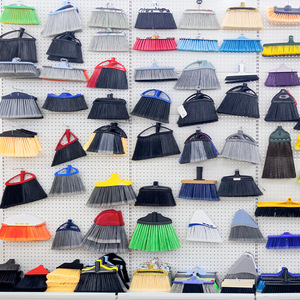 Brosse de nettoyage robuste pour toiles d'araignées au sol, avec manche extensible en PP, dépoussiéreur écologique pour coins et recoins - Product Image 5