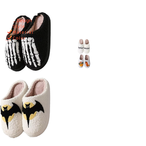 Chaussons d'Halloween en coton doux avec TPR, motifs : Œil maléfique, Lapin, Scream, Chat noir, Chauve-souris, Toile d'araignée, Citrouille, Fantôme - Product Image 4