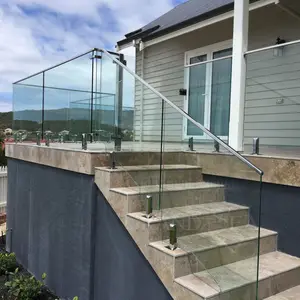 Ad alta resistenza in acciaio inox 304 ringhiere recinzione in stile moderno villa appartamento balcone recinzione frameless di vetro spigots e ringhiera