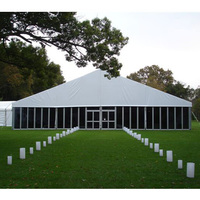 Tente de réception de luxe robuste 20x50m pour 1000 personnes, avec toit transparent et parois en verre, idéale pour mariages et événements extérieurs