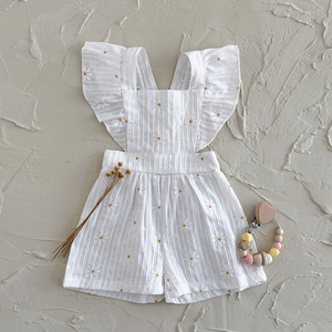 2025年夏新作 赤ちゃん用薄手レディースベビー服、小さめフライングスリーブ、新生児向け刺繍花柄ジャンプスーツ、売れ筋商品 - Product Image 1