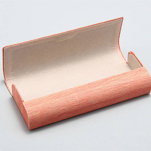 <span class=keywords><strong>Étui</strong></span> <span class=keywords><strong>à</strong></span> <span class=keywords><strong>lunettes</strong></span> rigide en PU portable pour femmes, motif grain de bois, vente en gros d'usine, tendance - Product Image 4