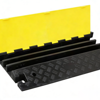 Organizador de Cables Multicanal de Goma y Plástico 900x550x50mm, Protector de Cables con Tapa Amarilla, Cubierta de Cables Resistente para Seguridad Vial