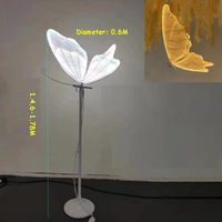 Grand fond de scène pour photomaton de 1,4 x 1,8 m avec des ailes de papillon lumineuses à LED, décoration de scène pour mariage et événements