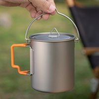 Mug isotherme à paroi simple pour l'extérieur, mug de camping en titane avec couvercle, tasse de randonnée 750 ml avec poignées en silicone anti-brûlure