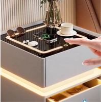 Table de chevet contemporaine moderne de luxe en verre avec tiroirs et chargeur sans fil intelligent pour appartement et chambre d'hôtel