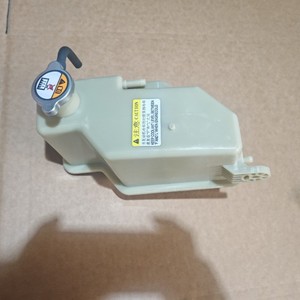 Réservoir d'expansion Hyundai 25430-26410 en plastique à visser pour système de refroidissement Santa Fe, pièce de rechange - Product Image 2