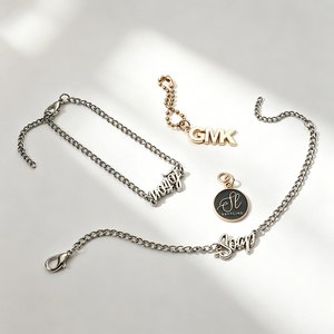 Cadena de Aleación Clásica para Prendas y Bolsos, Adornada con Logotipo de Marca Personalizado de Alta Calidad, Etiqueta Metálica para el Cuello - Product Image 4