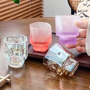 All'ingrosso Creative irregolari tazze da tè in vetro colorato Mini Tequila Shot bicchieri da Cocktail Whiskey Shot bicchieri - Product Image 2