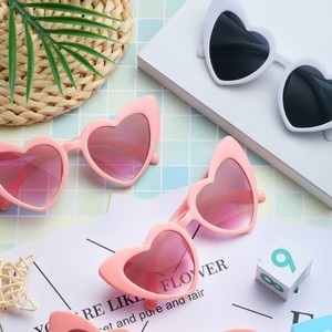 Lunettes de soleil en forme de cœur pour la mariée à être, fête, femmes, style vintage, lunettes rétro, vente en gros d'usine ZT348 - Product Image 1