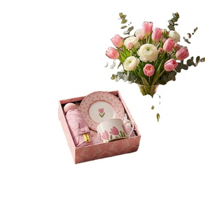 Ensemble cadeau de tasse et assiette en céramique rose tulipe avec logo personnalisé - Fête des mères, Saint-Valentin, Pâques, décorations de printemps pour la maison - Product Image 4