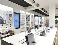 Conception moderne de magasin de vente au détail d'ordinateurs, showroom d'ordinateurs portables électroniques, conception de magasin d'ordinateurs