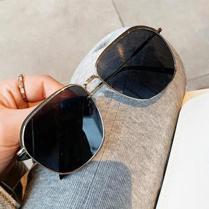 Lunettes de soleil aviateur élégantes pour femmes, monture dorée, verres gris, protection UV400, design irrégulier, type 3, pare-soleil - Product Image 4