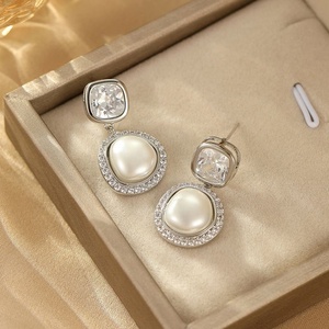 Pendientes Geométricos de Circonia Estilo Retro Francés para Mujer, Joyería de Cobre de Alta Gama, Nueva Tendencia, con Perla, Hechos a Mano, Modernos - Product Image 3