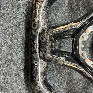 <span class=keywords><strong>พวงมาลัย</strong></span>รถยนต์คาร์บอนไฟเบอร์ปลอมแปลง สำหรับดัดแปลงรถยนต์นิสสัน เอ็กซ์เทรล แคชไค บลูเบิร์ด ซิลฟี่  อะไหล่ตกแต่งภายในรถยนต์หุ้มหนัง - Product Image 4