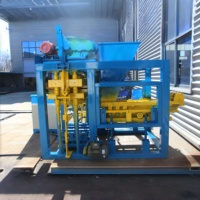 Machine de production de blocs de ciment mécaniques QTJ4-25 pour briques creuses, blocs pleins et briques de béton emboîtables