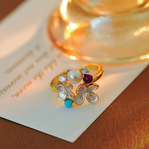 Anello Regolabile di Lusso Retrò con Perla Naturale d'Acqua Dolce Bianca e Lega Elettroplaccata, Design Floreale alla Moda - Product Image 4