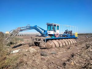 Multifunctionele Aquatische Amfibische Baggerschroef Type Reed Harvester Graafmachine Voor Moerasgrasmaaier Stro Voor <span class=keywords><strong>Wetland</strong></span> - Product Image 6