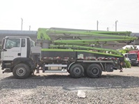 Pompe à béton mobile Zoomlion d'occasion à vendre, portée verticale/horizontale de 10 m, camions pompe à béton avec moteur en bon état