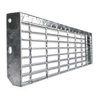 Marches d'escalier en acier perforé antidérapantes, grilles métalliques perforées antidérapantes en acier galvanisé pour escaliers
