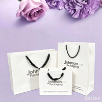 Sac cadeau en carton de luxe fait main, logo personnalisé, estampage à chaud, laminage, couleur personnalisée pour l'emballage de vêtements/chaussures