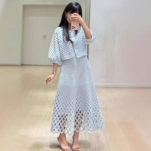 Nuevas llegadas de Bettergirl, Primavera 2026, Nuevo conjunto de vestido con tirantes y cárdigan de punto calado con diamantes, estilo francés elegante y moderno. - Product Image 2