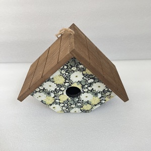 Charmant vogelhuisje met bloemenprint en <span class=keywords><strong>vintage</strong></span> dakontwerp, houten vogelhuis, hangend vogelhuisje voor buiten - Product Image 1
