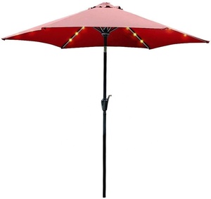 Sombrilla de Jardín Moderna Impermeable de 2.7M con Botón de Inclinación, Manivela y Luces LED Solares, para Uso en Exteriores y Patios - Product Image 2