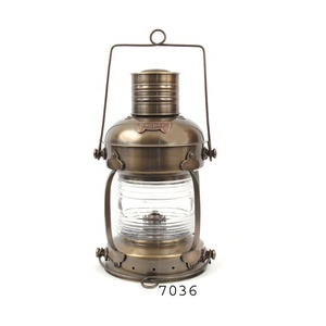 Fabricant et exportateur de lanterne en métal unique style vintage plaqué laiton bateau nautique lampe à huile impression personnalisée Logo pour cadeau - Product Image 1
