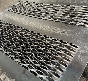 Panneau perforé en métal perforé en acier inoxydable 0.125mm trou perforé treillis métallique perforé - Product Image 1