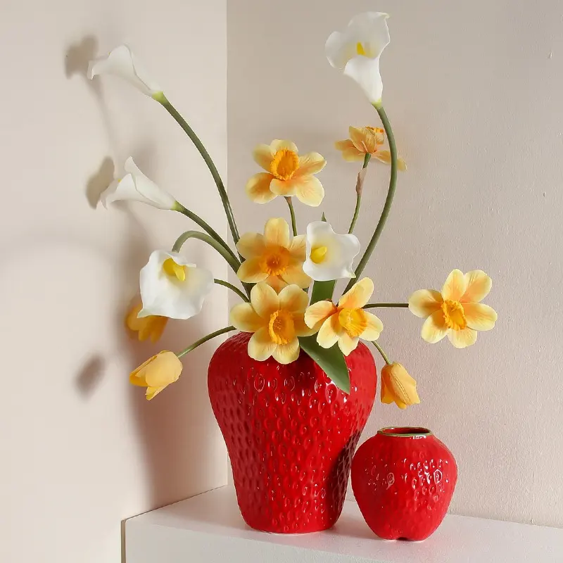 Online en iyi satmak el çizilmiş kırmızı pembe mor çilek şekilli seramik vazo ev dekorasyon için