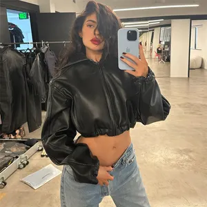 Streetwear jaket kulit tiruan wanita, Luaran lengan panjang Crop, jaket Bomber dengan ritsleting hitam