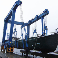 Grue de quai hydraulique professionnelle pour le transport de navires, grue de quai portable robuste avec une capacité de 100 tonnes, moteur et boîte de vitesses