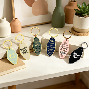 Llaveros de Motel Vintage Personalizados OEM/ODM, Llaveros Retro de Metal Esmaltado con Etiqueta de Habitación de Hotel para Bolsos y Llaves - Product Image 1