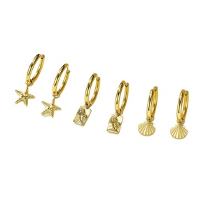Boucles d'oreilles créoles tendance en acier inoxydable style océan, avec breloques étoile de mer et coquillage, pour homme et femme, idéales pour mariage et soirée romantique - Product Image 1