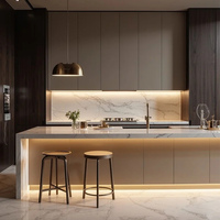 Ensemble de meubles de cuisine modernes de luxe italiens, design intelligent personnalisé, armoires de cuisine intégrées avec îlot